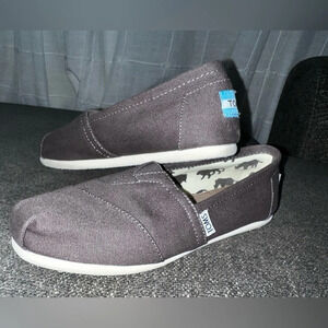 Women’s Gray Canvas Toms